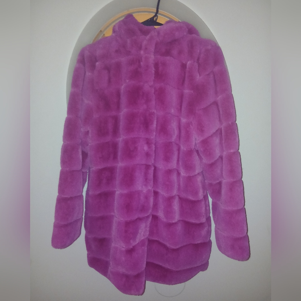 EUC Kenneth Cole Pink Angora Satan Lined Coat. Snap Button Closure. MSRP $325